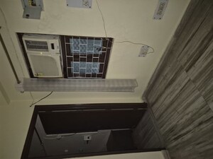 Furnished Amenities in 1.5 BHK Builder Floor at Mayur Vihar – for Sale