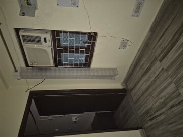 Furnished Amenities in 1.5 BHK Builder Floor at Mayur Vihar – for Sale