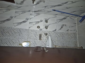 Bathroom in 1.5 BHK Builder Floor at Mayur Vihar – for Sale