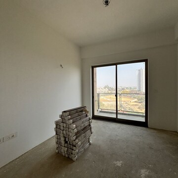 Room in 2 BHK Apartment at Shalimar One World Belvedere Court 3, Malesemau – for Sale