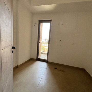 Room in 2 BHK Apartment at Shalimar One World Belvedere Court 3, Malesemau – for Sale