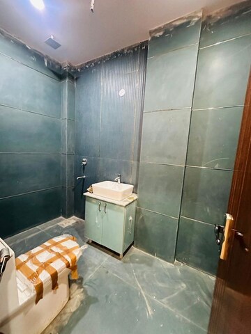 Bathroom in 3 BHK Builder Floor at Fidato Honour Homes, Sector 89 – for Rent
