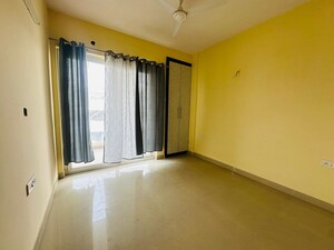 Room in 3 BHK Builder Floor at Amolik Residency, Sector 86 – for Rent