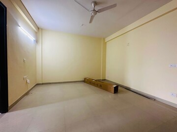 Room in 3 BHK Builder Floor at Amolik Residency, Sector 86 – for Rent