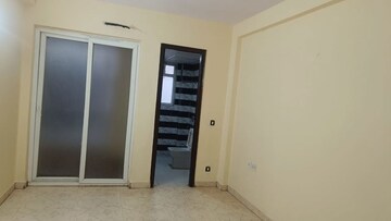 Room in 3 BHK Builder Floor at Amolik Residency, Sector 86 – for Rent