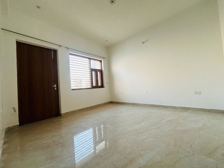 Room, parklands 4 Bedroom 2500 Sq.Ft. Builder Floor In Sector 85 Faridabad 10013937