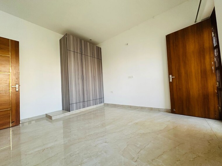 Room, parklands 4 Bedroom 2500 Sq.Ft. Builder Floor In Sector 85 Faridabad 10013937