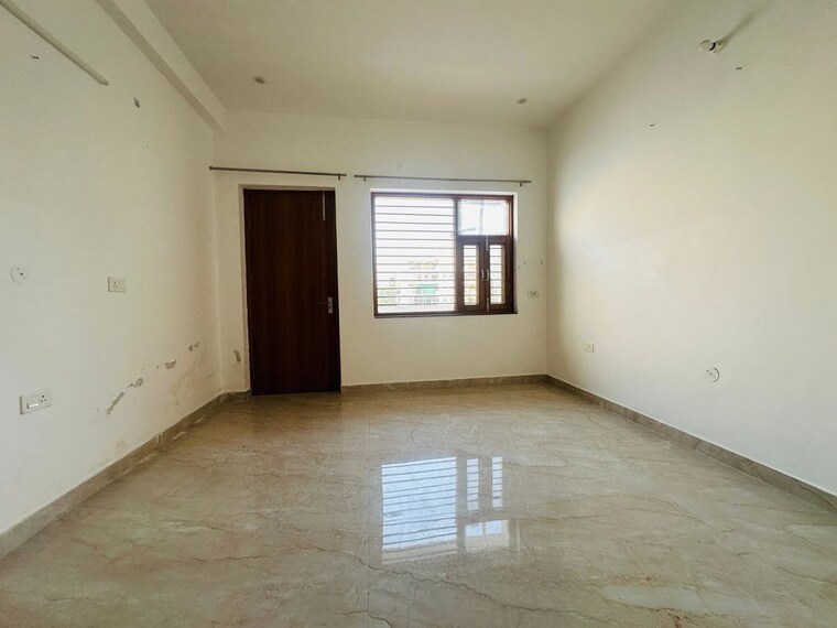 Room, parklands 4 Bedroom 2500 Sq.Ft. Builder Floor In Sector 85 Faridabad 10013937