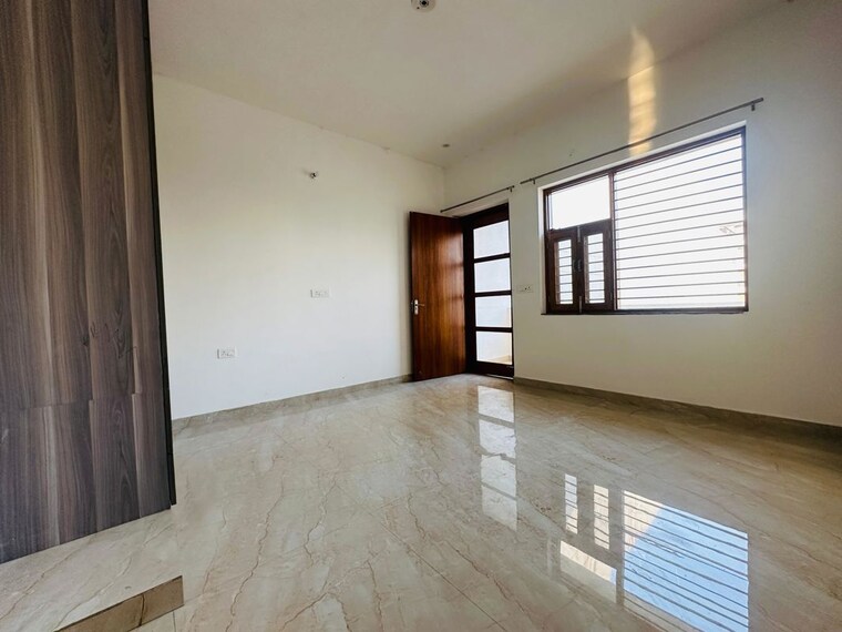 Room, parklands 4 Bedroom 2500 Sq.Ft. Builder Floor In Sector 85 Faridabad 10013937