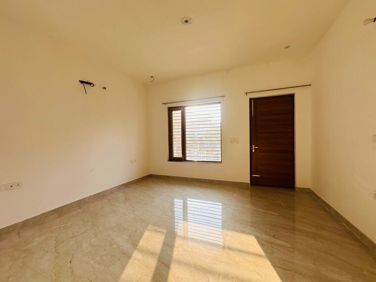 Room, parklands 4 Bedroom 2500 Sq.Ft. Builder Floor In Sector 85 Faridabad 10013937