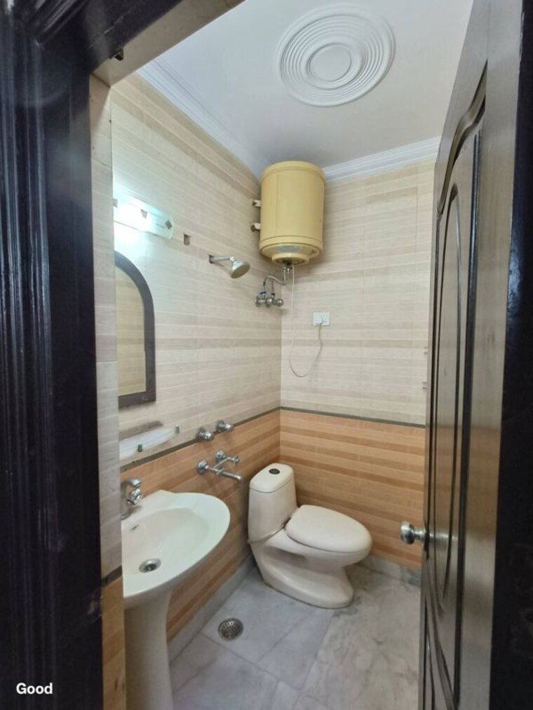 Bathroom, east of kailash 2 Bedroom 950 Sq.Ft. Builder Floor In East Of Kailash Delhi 10013941