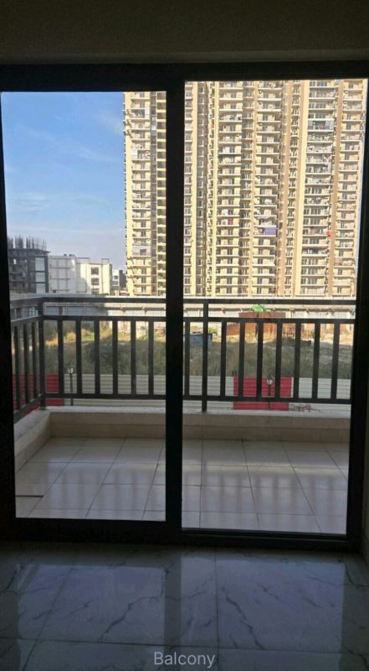 Balcony, the-golden-gate 3.5 Bedroom 1793 Sq.Ft. Apartment In Mahurali Ghaziabad 10013954