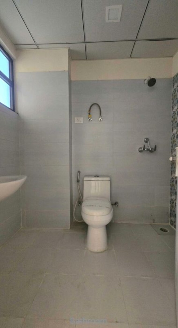Bathroom, the-golden-gate 3.5 Bedroom 1793 Sq.Ft. Apartment In Mahurali Ghaziabad 10013954