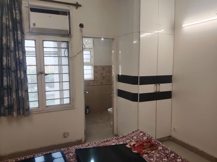 Room, sector 21c 4 Bedroom 1650 Sq.Ft. Apartment In Sector 21c Faridabad 9063284