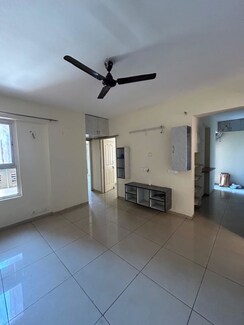 2 BHK Apartment For Rent in Wave Dream Homes
