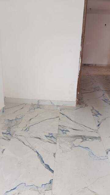 Room in 2 BHK Apartment at Kristi Villa, Chinar Park – for Rent