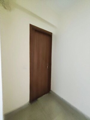 Room in 2 BHK Builder Floor at Gomti Nagar – for Rent