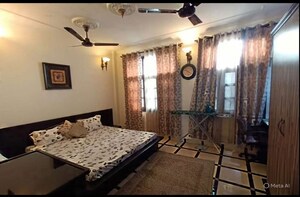 Room in 3 BHK Builder Floor at Chittaranjan Park – for Rent