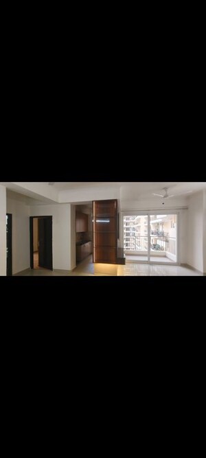 Room in 3 BHK Apartment at Amrapali Crystal Homes, Sector 76 – for Rent