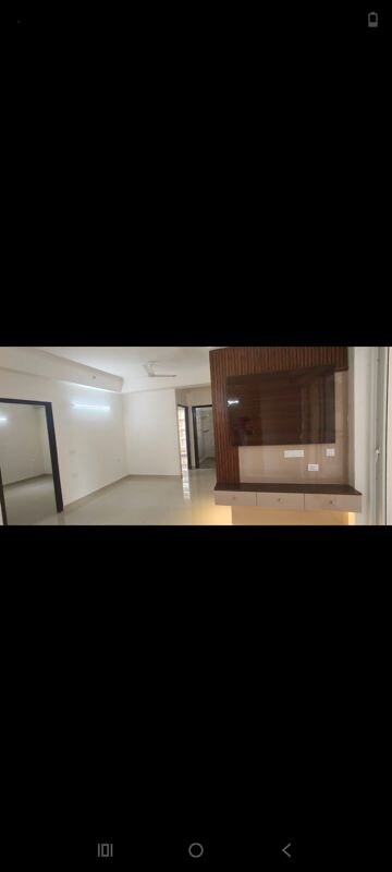 Room in 3 BHK Apartment at Amrapali Crystal Homes, Sector 76 – for Rent