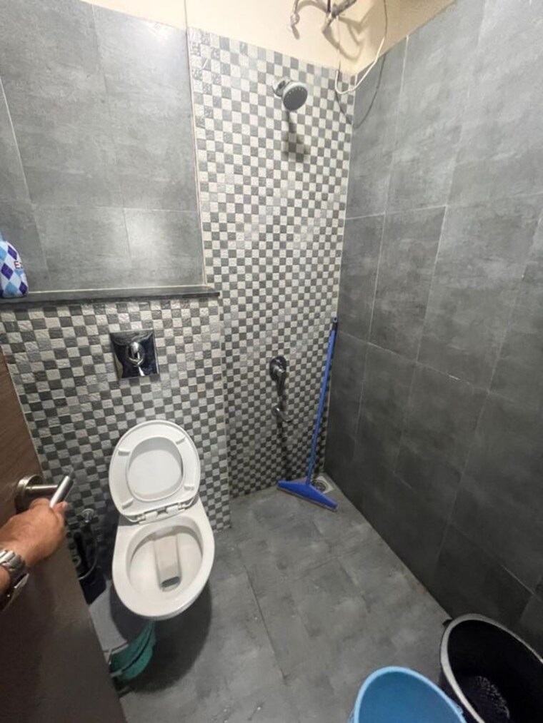 Bathroom, the-wadhwa-the-address 2 Bedroom 630 Sq.Ft. Apartment In Ghatkopar West Mumbai 10014123