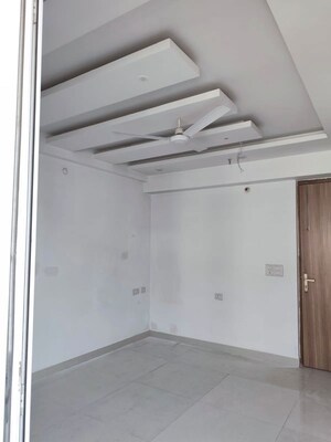 Building Lobby in 2 BHK Builder Floor at DLF Vibhuti Khand, Gomti Nagar – for Rent