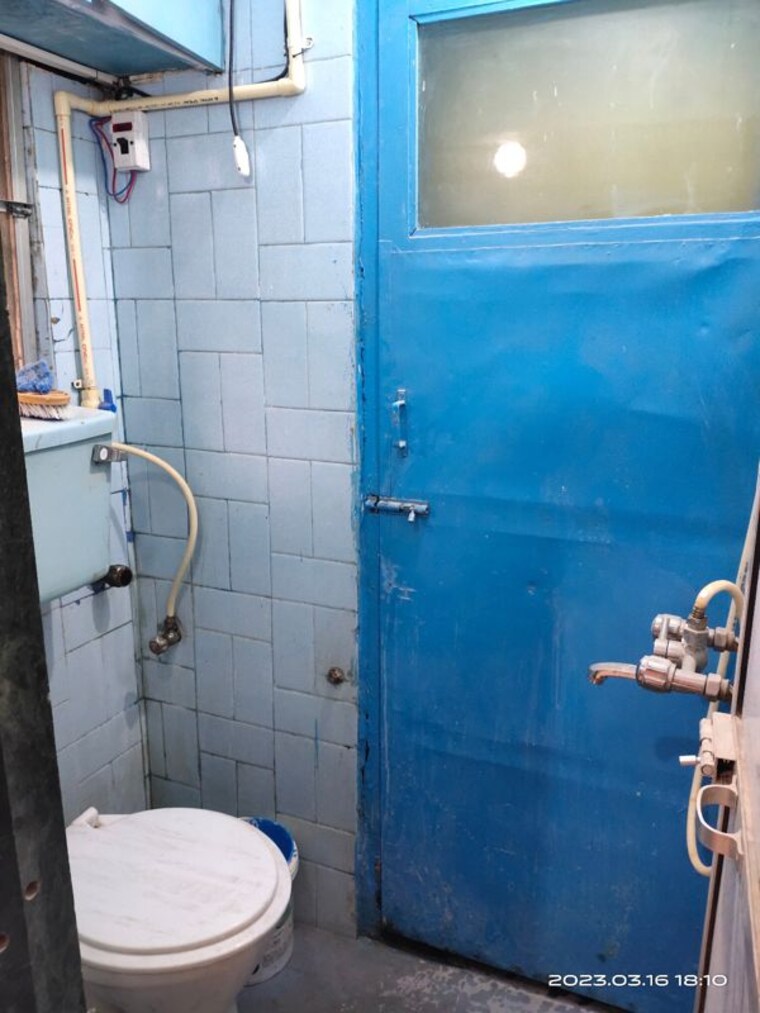 Bathroom, vile parle west 2 Bedroom 600 Sq.Ft. Apartment In Vile Parle West Mumbai 10008476