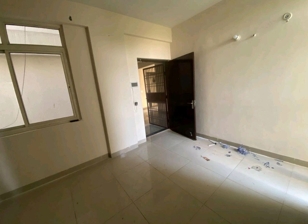 2 BHK 900 Sq.Ft. Apartment in Wave Executive Floors