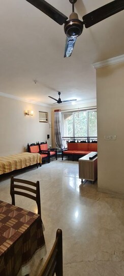 2 BHK Apartment For Rent in Hiranandani Meadows