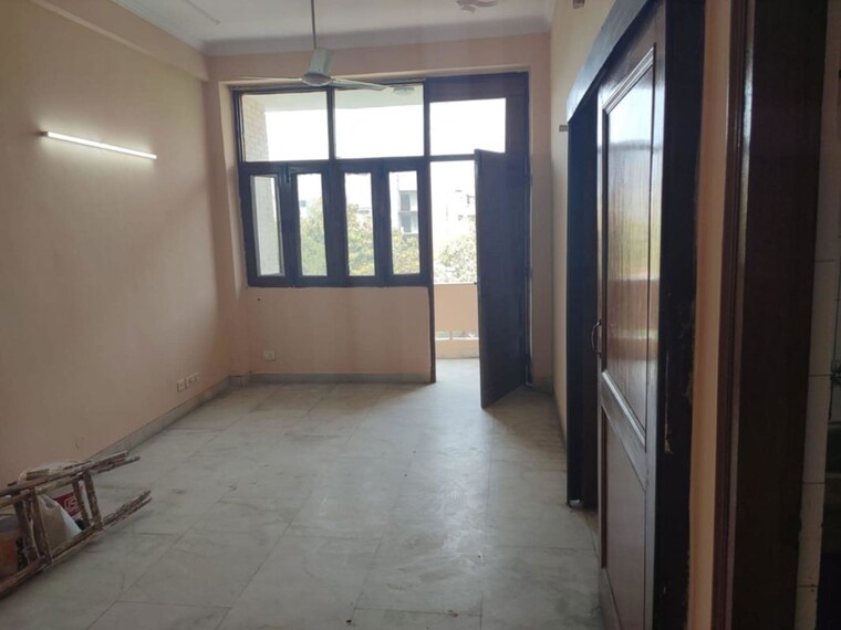 Room, east of kailash 3 Bedroom 200 Sq.Yd. Apartment In East Of Kailash Delhi 10014213