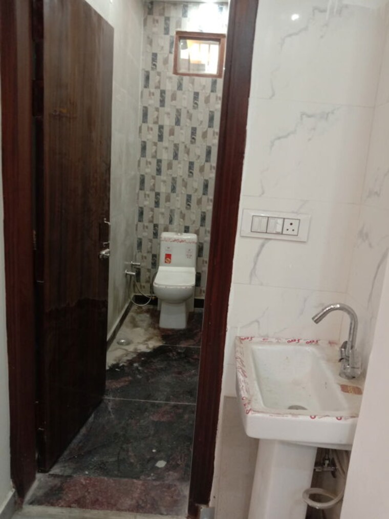 Bathroom, dwarka mor 2 Bedroom 900 Sq.Ft. Independent House In Dwarka Mor Delhi 10014218