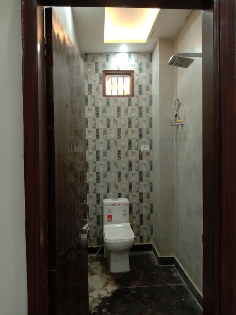Bathroom, dwarka mor 2 Bedroom 900 Sq.Ft. Independent House In Dwarka Mor Delhi 10014218
