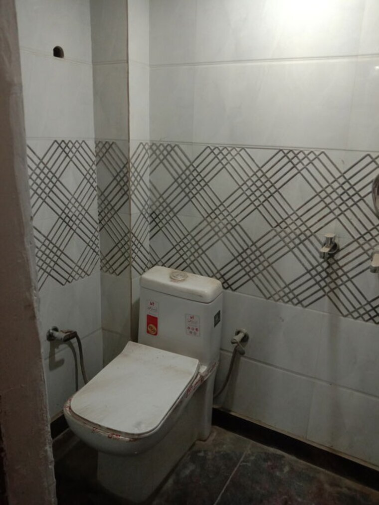 Bathroom, dwarka mor 2 Bedroom 900 Sq.Ft. Independent House In Dwarka Mor Delhi 10014218