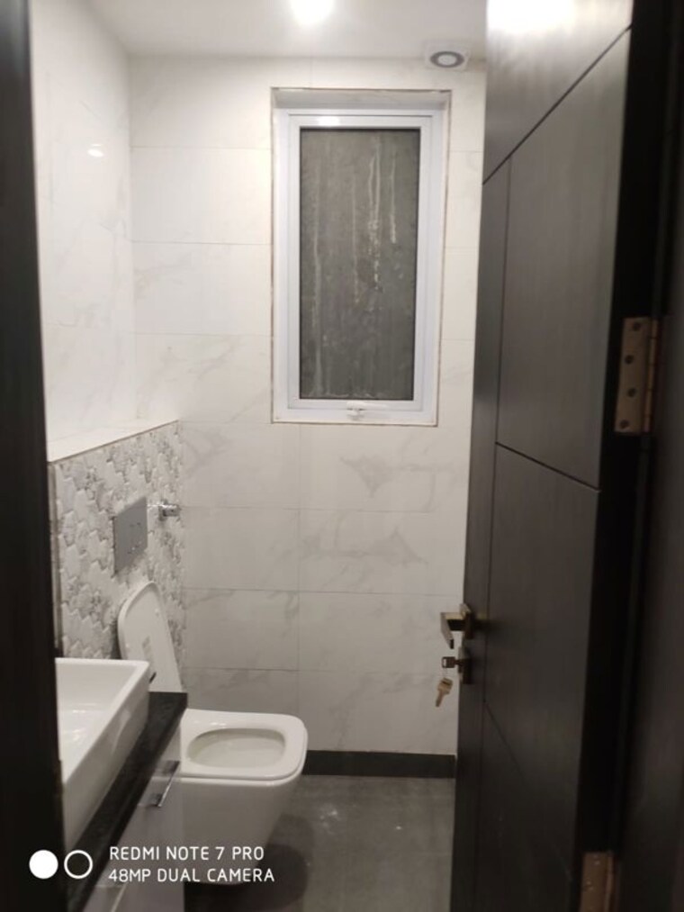 Bathroom, south extension ii 4 Bedroom 2700 Sq.Ft. Builder Floor In South Extension ii Delhi 10014248
