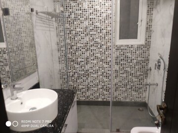 Master Bedroom in 4 BHK Builder Floor at South Extension ii – for Rent