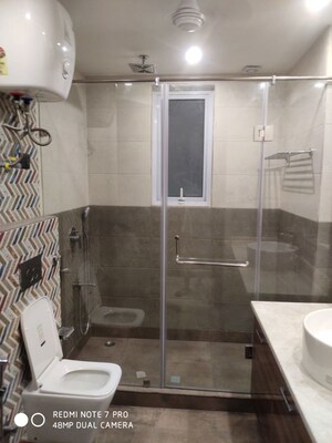 Master Bedroom in 4 BHK Builder Floor at South Extension ii – for Rent