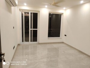 Room in 4 BHK Builder Floor at South Extension ii – for Rent
