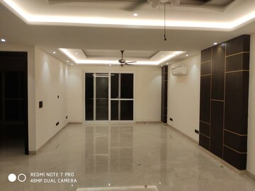 Building Lobby in 4 BHK Builder Floor at South Extension ii – for Rent