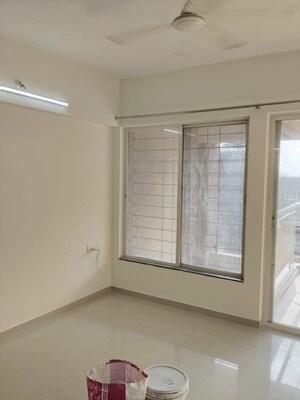 Room in 2 BHK Apartment at Mantra Insignia, Mundhwa – for Rent