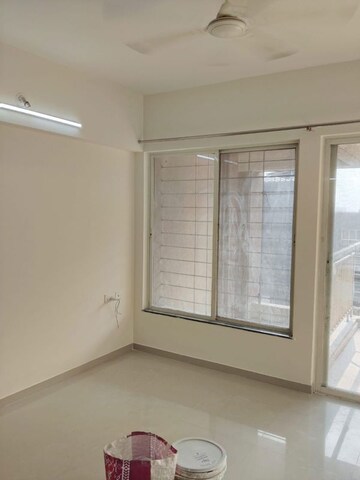 Room in 2 BHK Apartment at Mantra Insignia, Mundhwa – for Rent