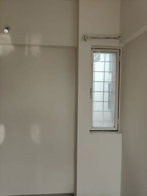 Room in 2 BHK Apartment at Mantra Insignia, Mundhwa – for Rent