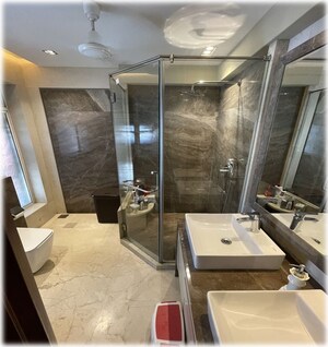Bathroom in 6 BHK Apartment at Evershine Jewel, Khar West – for Sale