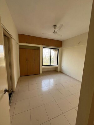 Room in 3 BHK Apartment at Kharadi – for Rent