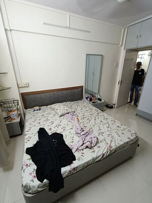 Bedroom in 4 BHK Apartment at Amity CHS, Andheri West – for Rent