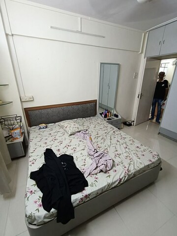 Bedroom in 4 BHK Apartment at Amity CHS, Andheri West – for Rent