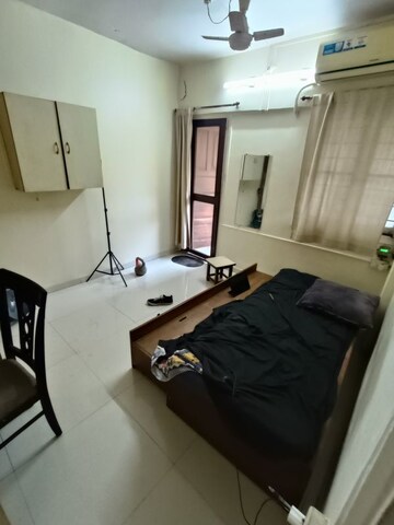 Master Bedroom in 4 BHK Apartment at Amity CHS, Andheri West – for Rent