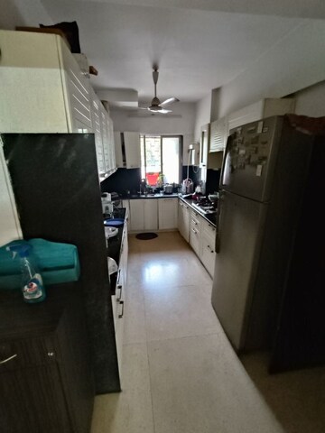 Master Bedroom in 4 BHK Apartment at Amity CHS, Andheri West – for Rent