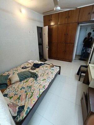 Bedroom in 4 BHK Apartment at Amity CHS, Andheri West – for Rent