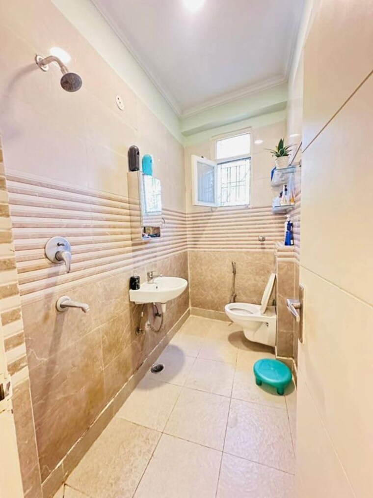 Bathroom, sector 30 2 Bedroom 1200 Sq.Ft. Builder Floor In Sector 30 Gurgaon 10014289