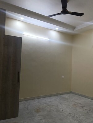 Room in 2 BHK Builder Floor at Shivaji Nagar – for Rent